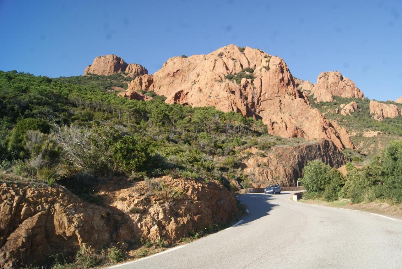 "Location Vue Mer Et Esterel", Cap Esterel Agay-Saint Raphael, T2, Piscines, Parking, Wifi Leilighet Eksteriør bilde